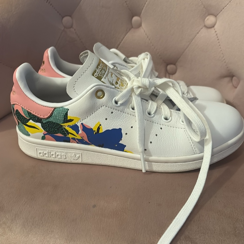 Stan Smith floral adidas. Worn once, in good condition - Picture 2 of 5